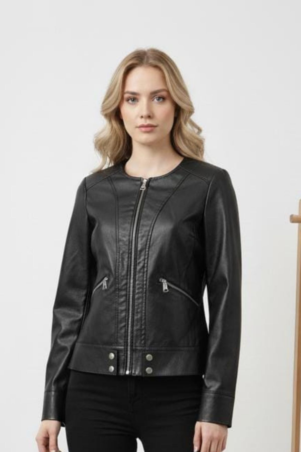 Kadın Siyah Yakasız Deri Ceket