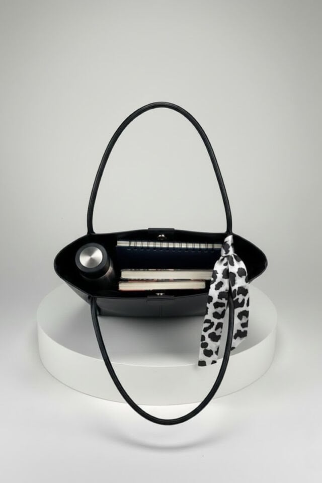 Neva Fularlı Siyah Mıknatıslı Büyük Boy Çanta