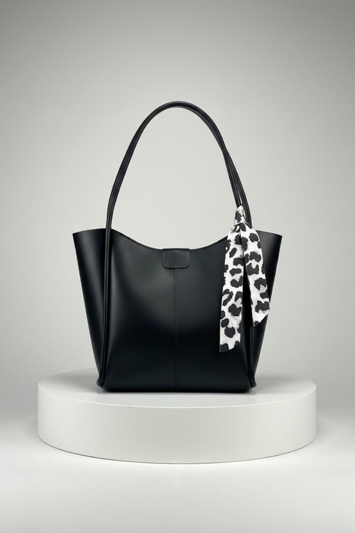 Neva Fularlı Siyah Mıknatıslı Büyük Boy Çanta