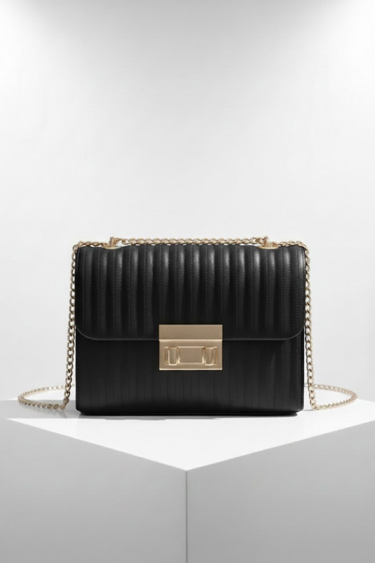 Marla Gold Zincir Detaylı  Askılı Omuz Çantası