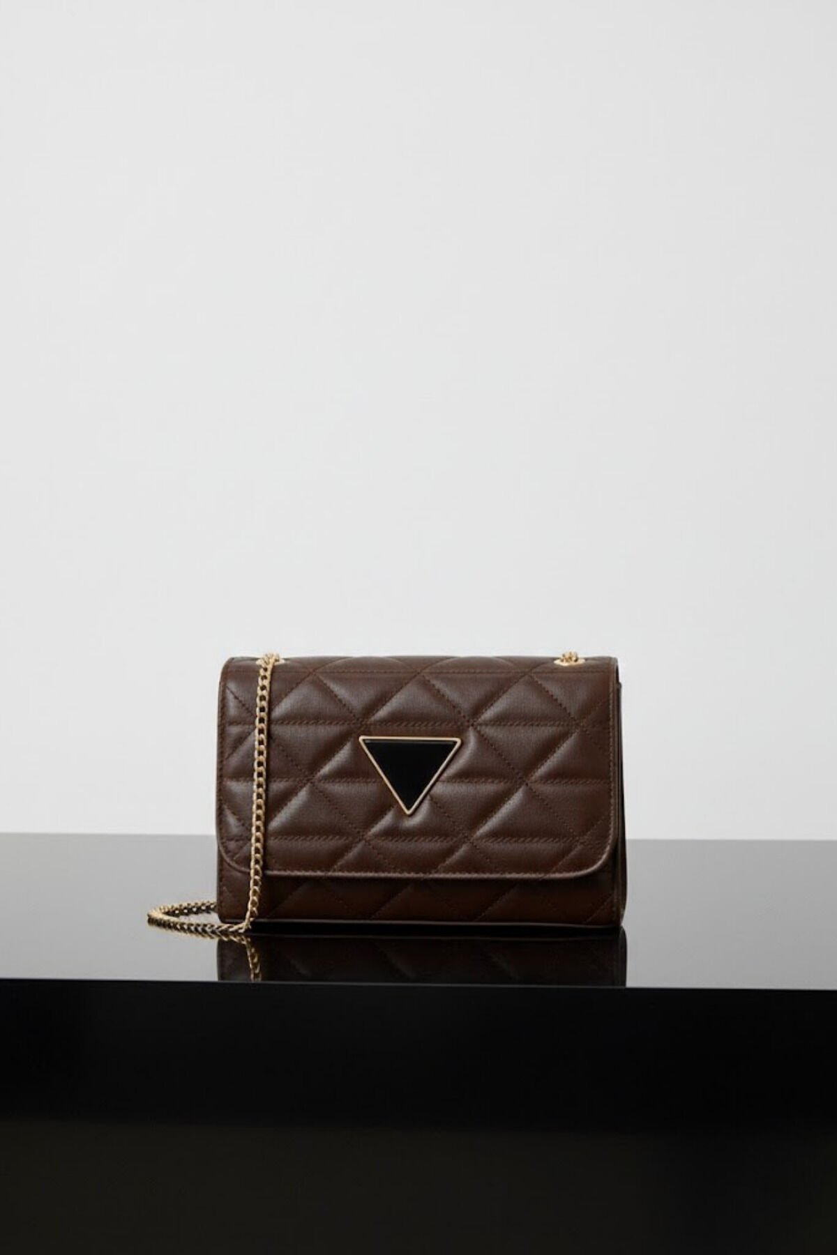 Elsa Kapitone Mıknatıs Kapaklı Zincir Askılı Kadın El Kol ve Omuz Çantası